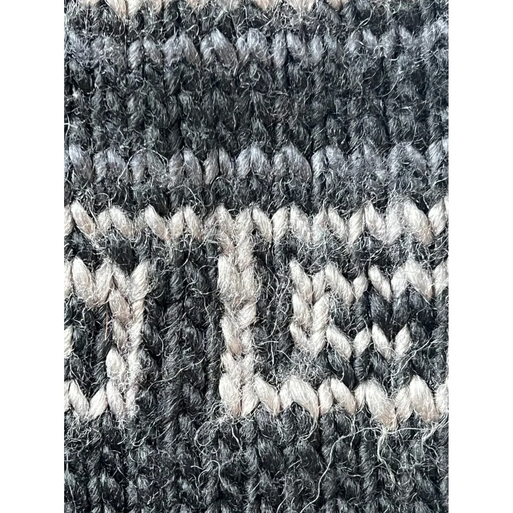 The North Face Wool Blend Earflap Beanie Gray Black Greek Key Knit Hat T365